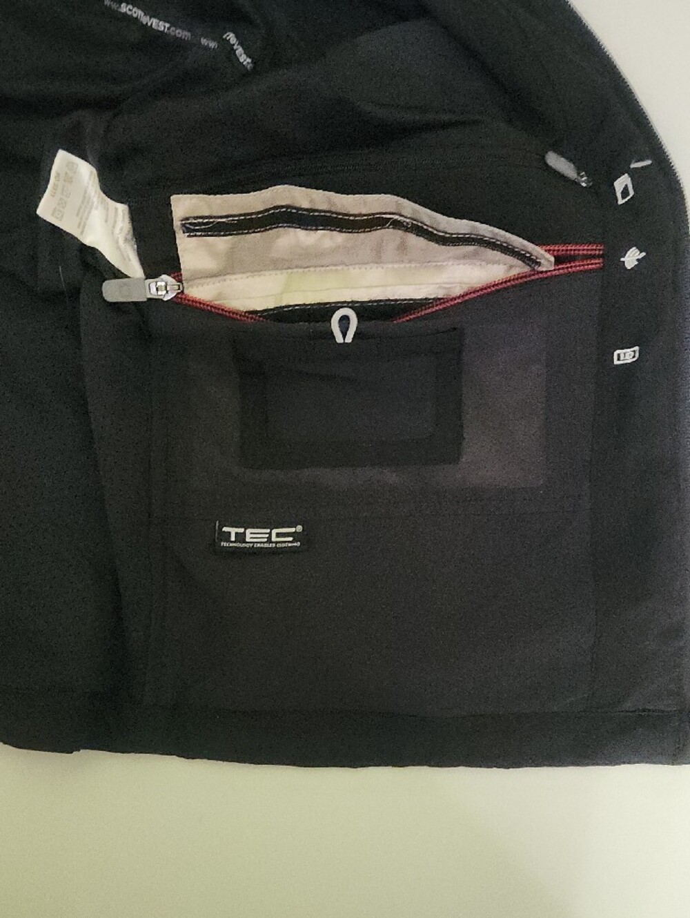 Scottevest Women's Black RFID Travel Vest - Sleek Zip Front - Picture 11 of 16